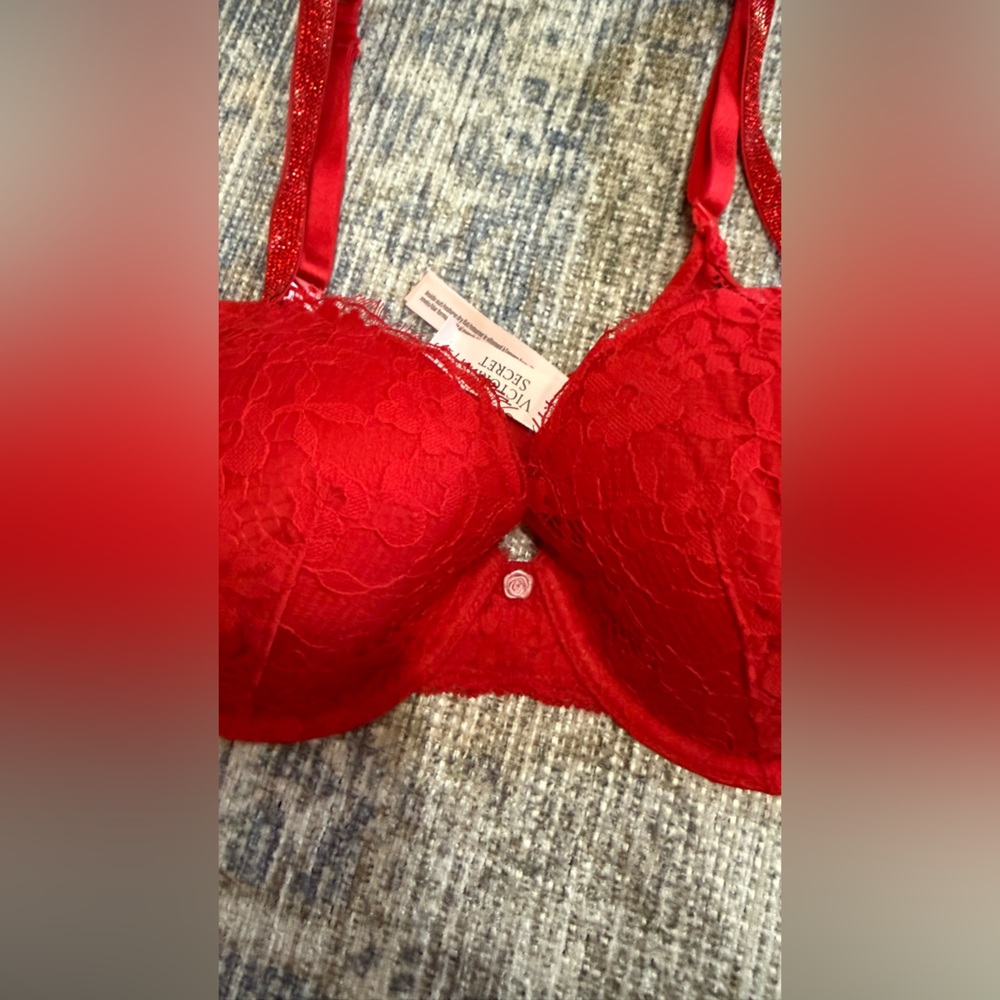 Victoria's Secret Scarlet Lace Push-Up Bra - Picture 3 of 5